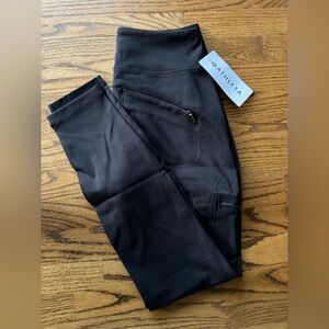 Athleta Black Headlands Hybrid High Rise
Cargo Legging